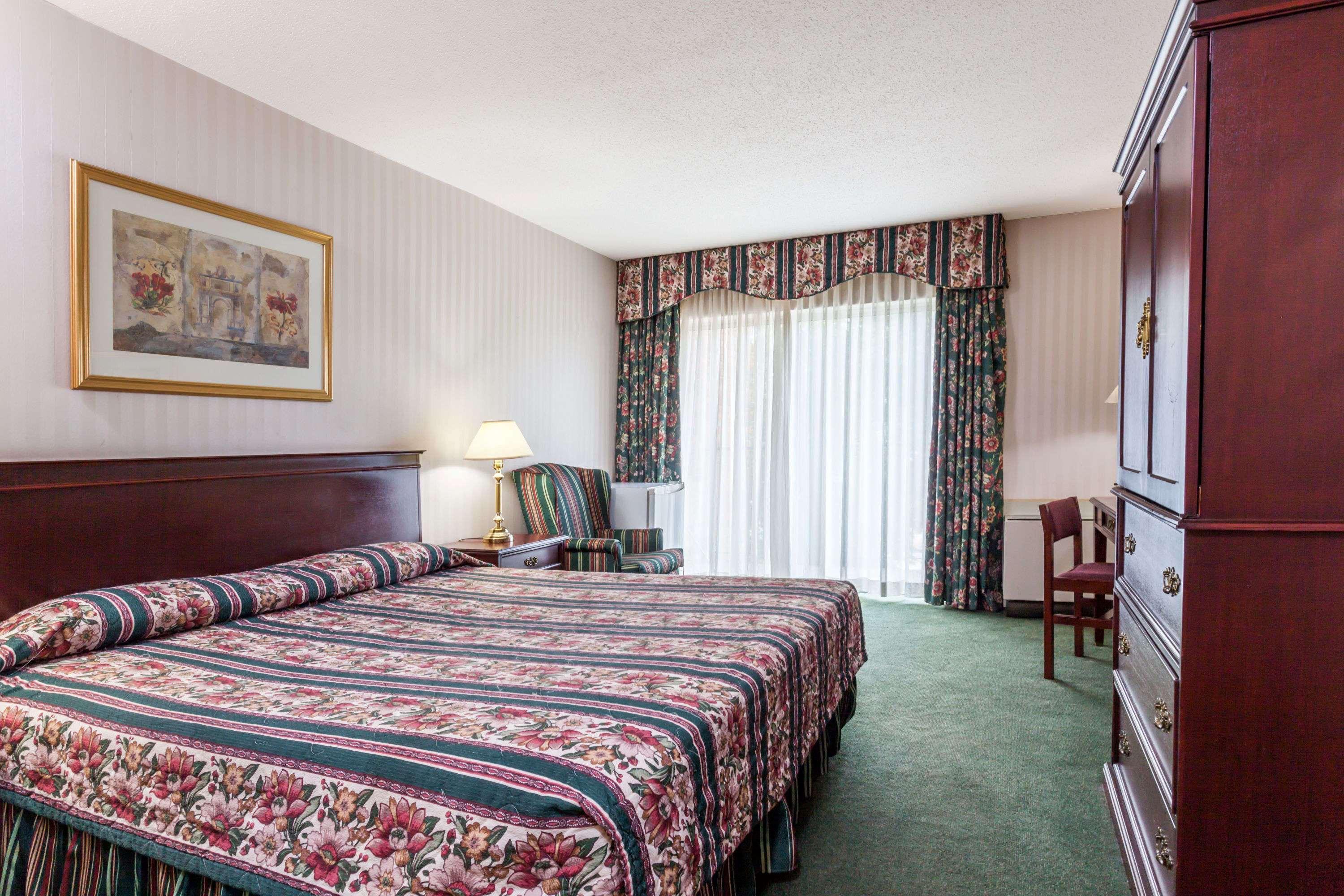Toronto East Inn Exterior photo